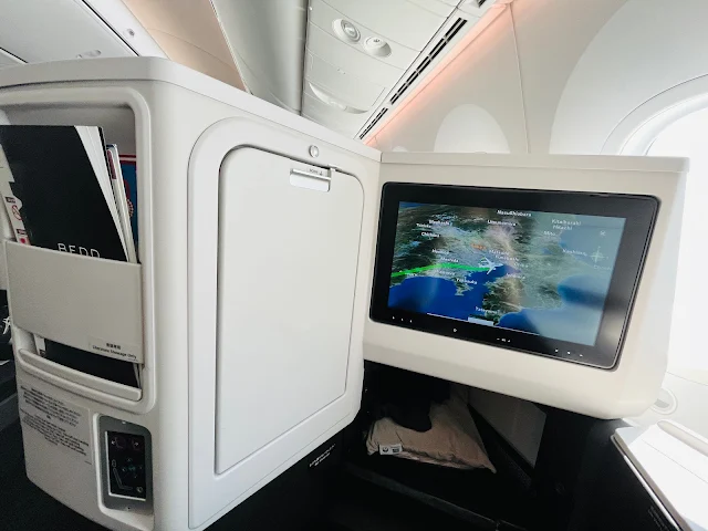 Review: Japan Airlines JAL37 Business Class Sky Suite III Boeing 787-9 Tokyo HND to Singapore SIN