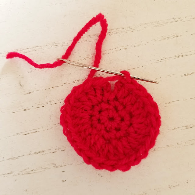 How to invisible join at the end of a round; crochet pattern tutorial by Susan Carlson of Felted Button | Colorful Crochet Patterns