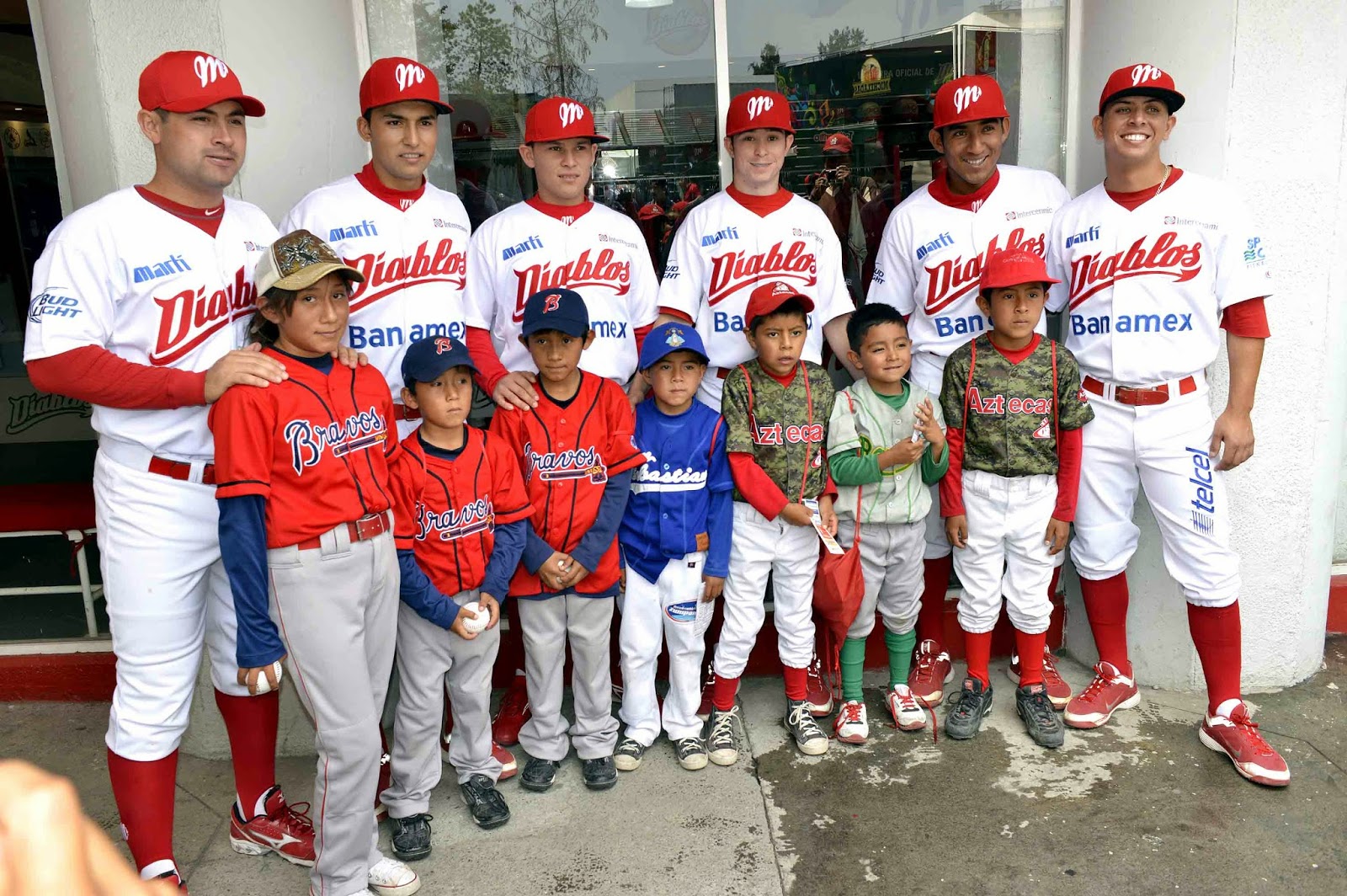 BEISBOL CAMPECHANO: * DIABLOS ROJOS, CERCA DE SUS AFICIONADOS‏