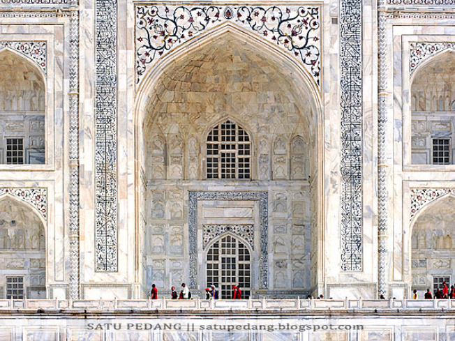Sejarah Bangunan Masjid Taj Mahal  ASAL USUL DAN SEJARAH