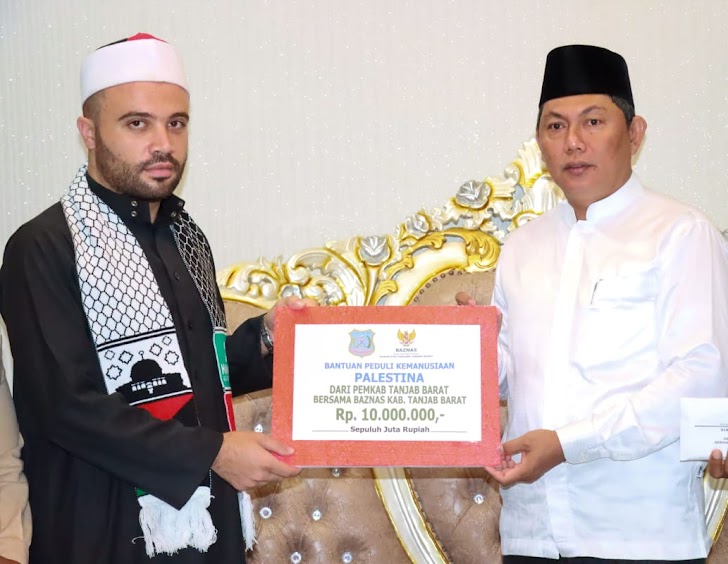 Wabup Serahkan Bantuan Kemanusiaan Pemkab Tanjab Barat dan BAZNAS untuk Palestina