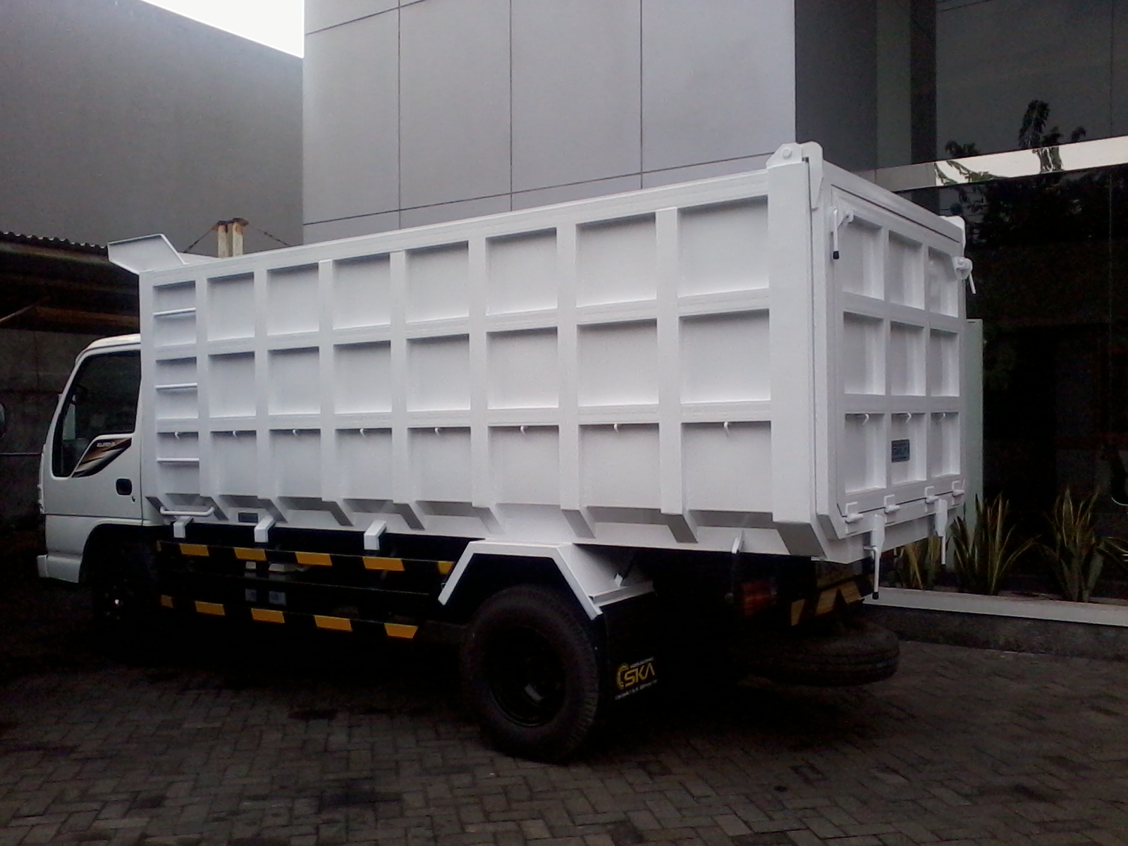 Dijual Kredit Truk Isuzu ELF Surabaya Jawa Timur Dijual Isuzu Elf