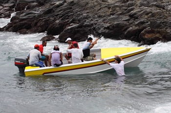 Un bateau rapide ou "speed-boat"