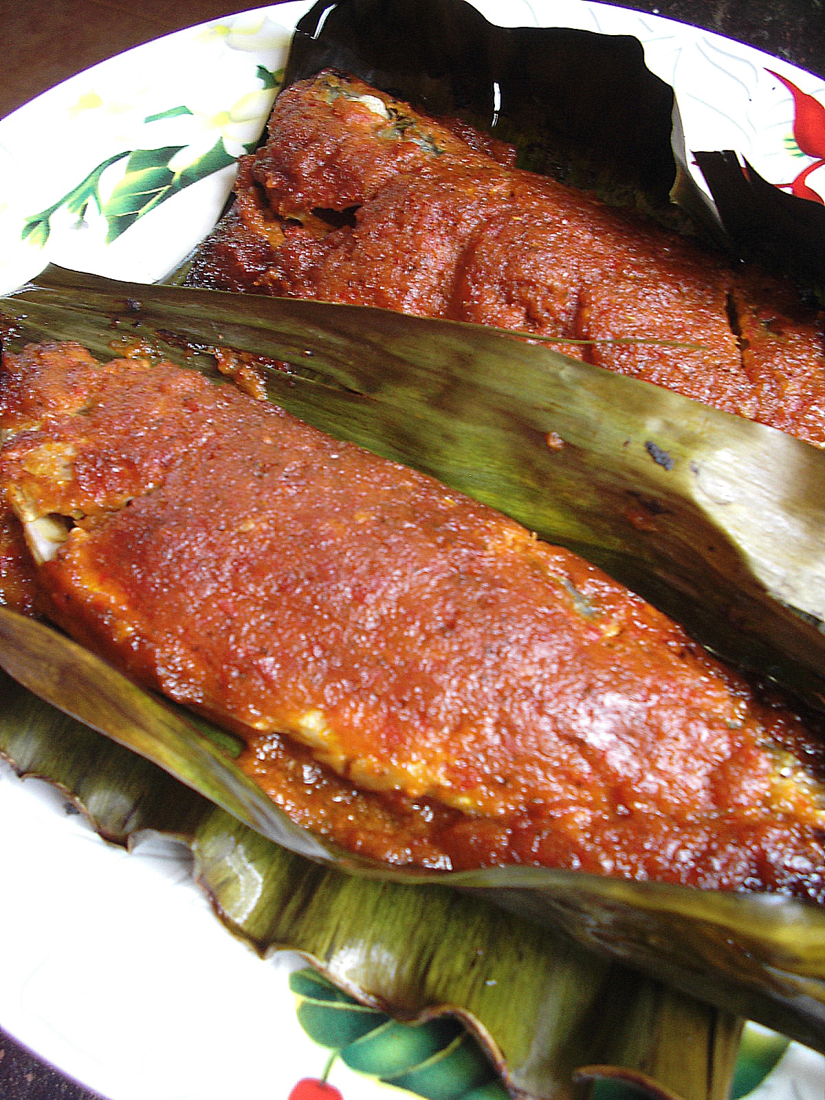 IKAN LOLONG BALUT DAUN PISANG / GRILLED FISH IN BANANA LEAVES