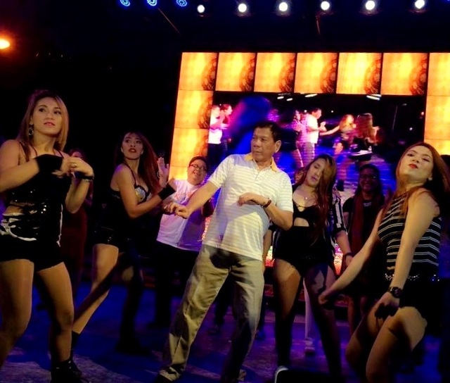 Mayor Duterte Dance Twerk it Like Miley - Video Goes Viral