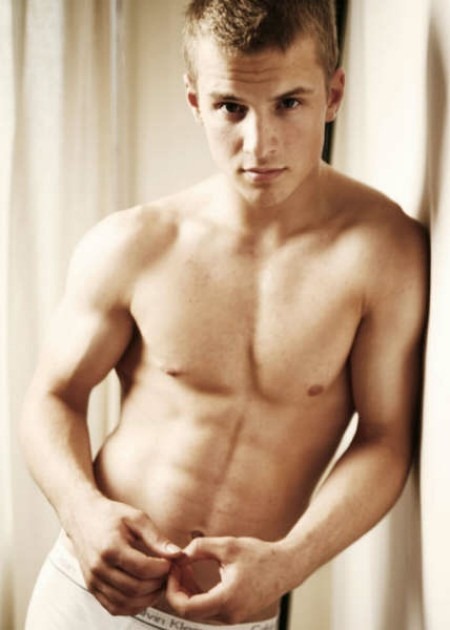 Freddie Stroma shirtless (2)