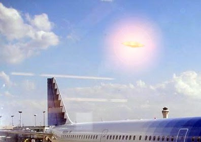 Flying Saucer Over Aeropuerto internacional