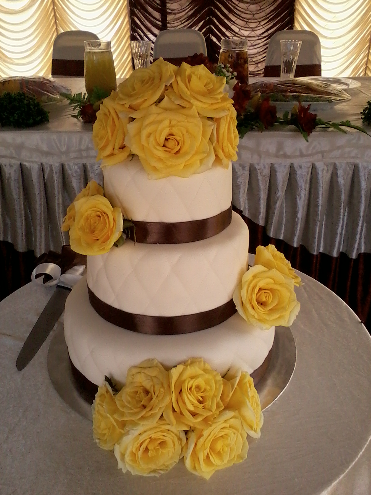 Jujucupcakes: Brown and yellow wedding cake