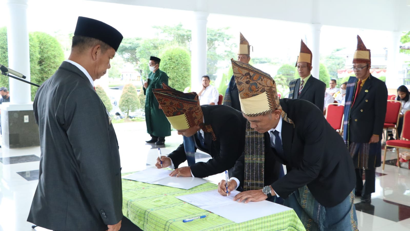 Bupati Lantik 7 Pejabat Tinggi Pratama : Kadis Kominfo Sahat ML Simangunsong, Daniel Silalahi Kadis Lingkungan Hidup