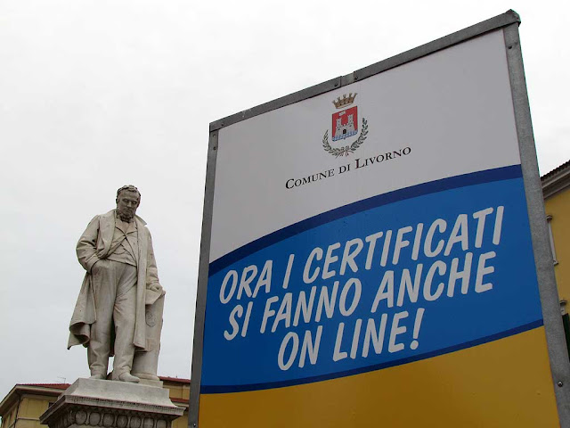 Cavour, cartello certificati on line, piazza Cavour, Livorno