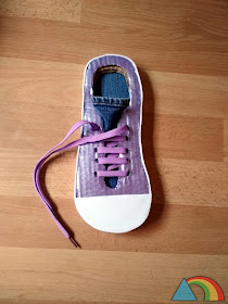 Zapato de cartón DIY para aprender a atarse los cordones