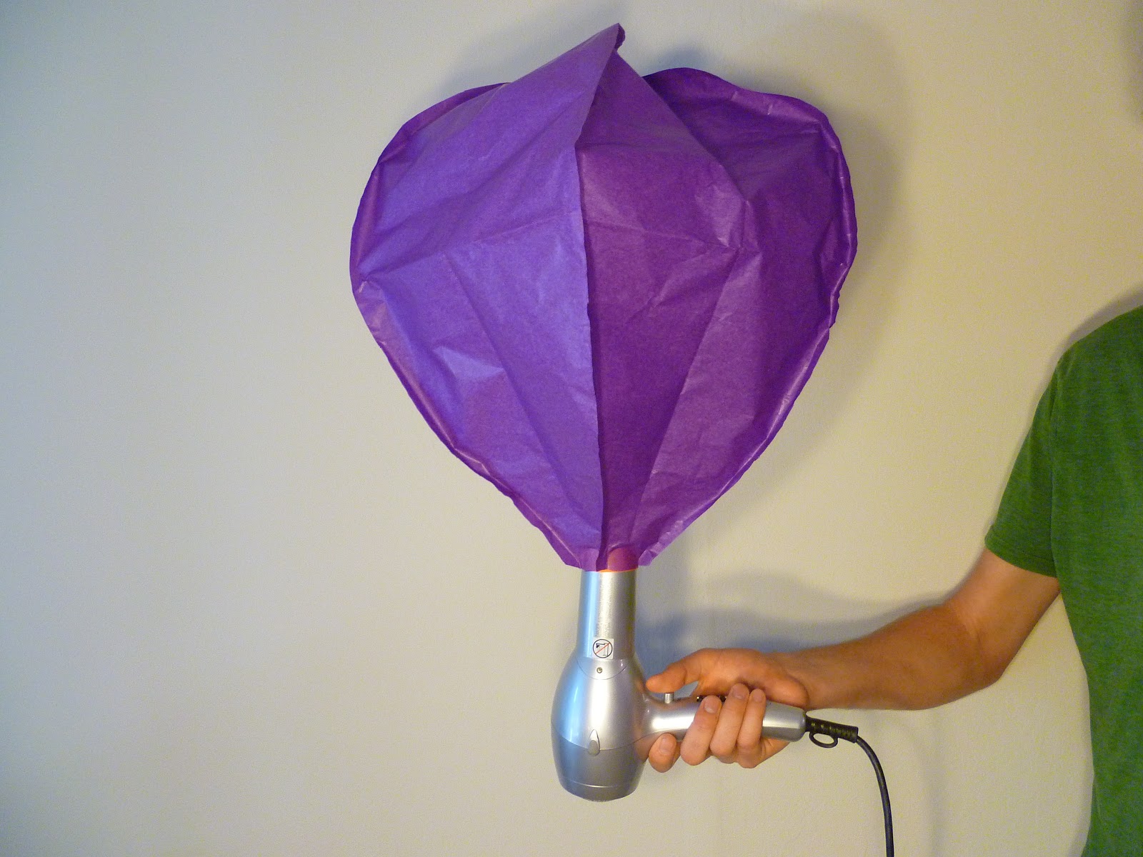 Oakland Discovery Center: Tissue Paper Hot Air Balloon
