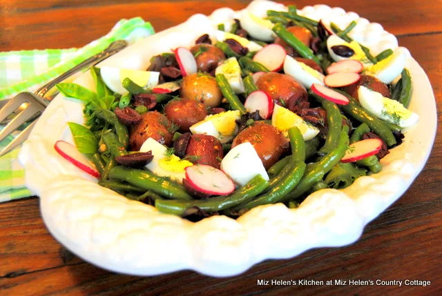 Garden Fresh Nicoise Salad at Miz Helen's Country Cottage