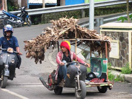 Monster Bego: Vespa Gembel Indonesia (Weird Custom Vespa)