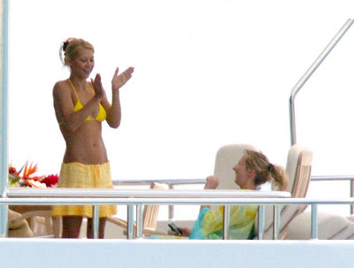  Celebrity Oops on Anna Kournikova 03 Anna Kournikova Caught In A Tiny Yellow Bikini