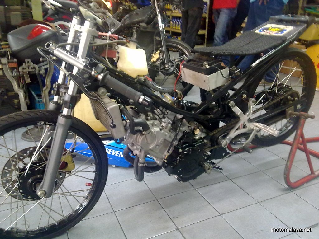 Drag Bike Dengan Biaya Irit Indie RacingTeam