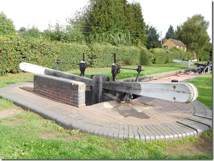 6 handy footbridges at these locks