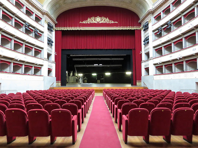 Una veduta dell'interno del Teatro Goldoni, Livorno