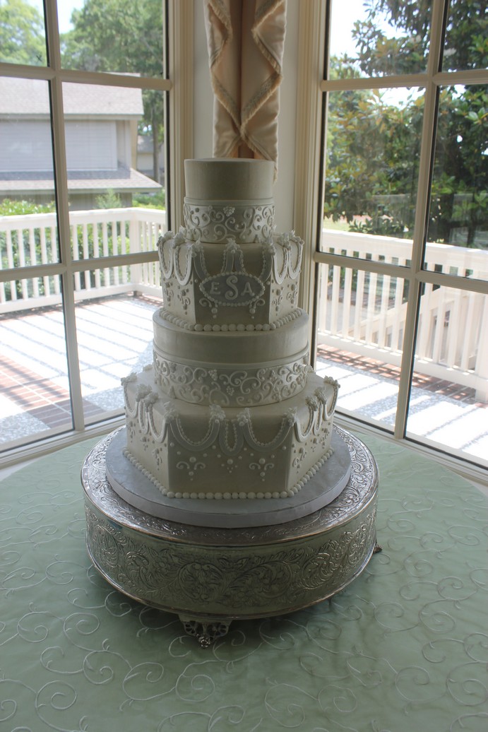 Their wedding cake a 4 tier hexagon and round mix was covered in ivory 