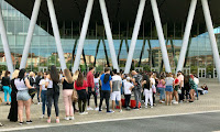 Exteriores de BEC! horas antes del inicio del concierto de Maluma