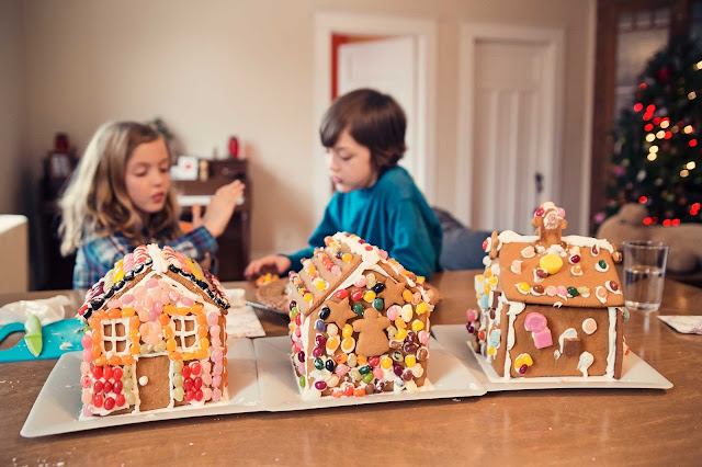 Tricks for a Picture-Perfect Gingerbread House