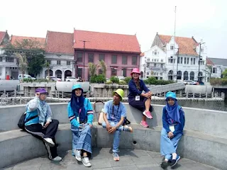 wisata kota tua jakarta, 4 tempat favorit di kota tua jakarta, akses ke kota tua jakarta, jalan jalan di kota tua jakarta, Vihara Dharma Bhakti (Kim Tek Le), Kopi Es Tak Kie, Rujak Shanghai Encim Pancoran, dan Pantjoran Tea House, Toko Merah, Museum di Jakarta, Museum Fatahillah, Meriam Si Jagur, instagramable di Kota tua jakarta, makanan di kota tua jakarta, astra, happyone, happytrip, asuransi perjalanan, happyhome, happyme, happiness race, tebak-tebakan, teka teki, transjakarta, busway, commutter line, sejarah kota tua jakarta, fennibungsu, fenni wardhiati, hiburan di kota tua jakarta, klenteng di glodok, rujak enak, es kopi,