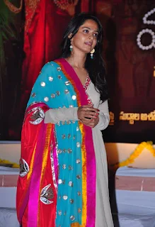 Golden Lady Anushka Shetty Beautiful Stills HD