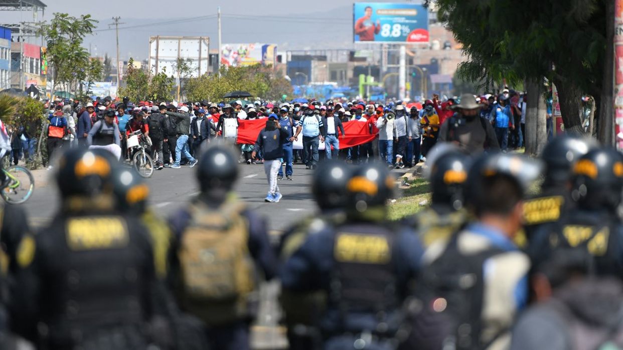 Declaran estado de emergencia en todo Perú por 30 días tras pro
