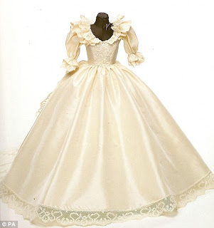 princess diana wedding dress weight