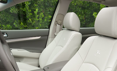2011 Infiniti G25 Sedan Front Seats View