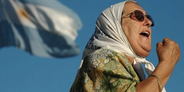 Murió Hebe de Bonafini, fundadora de las Madres de Plaza de Mayo en Argentina