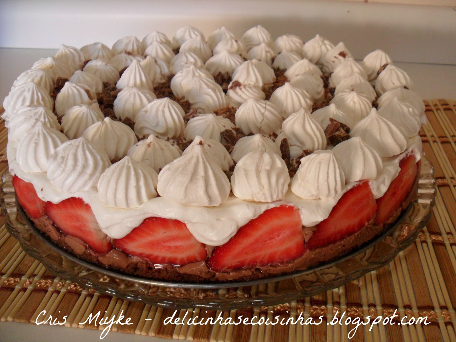 TORTA DE MORANGOS COM CHOCOLATE Tortas e bolos 