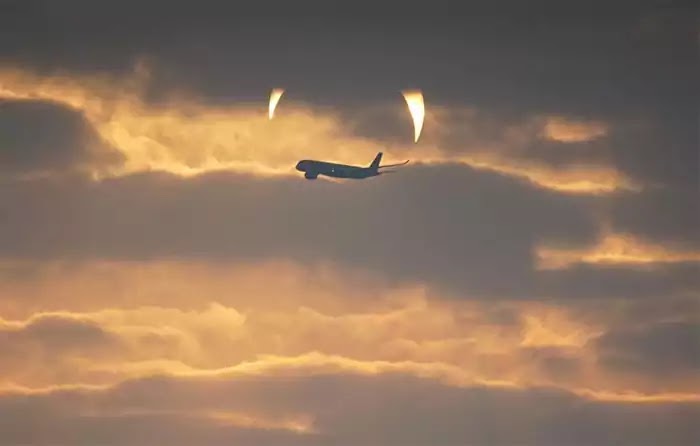 Spooky Pictures With 'Devil's Horns' In The Sky