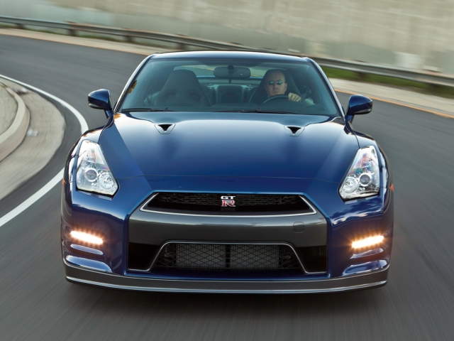 2013 Nissan GT-R Review and Pictures