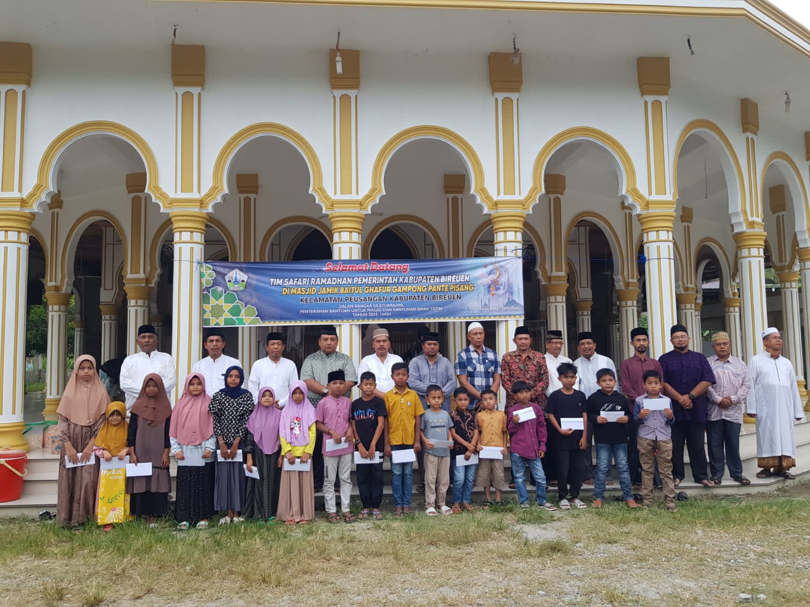 Safari Ramadhan di Peusangan, Pemkab Bireuen Santuni 20 Anak Yatim