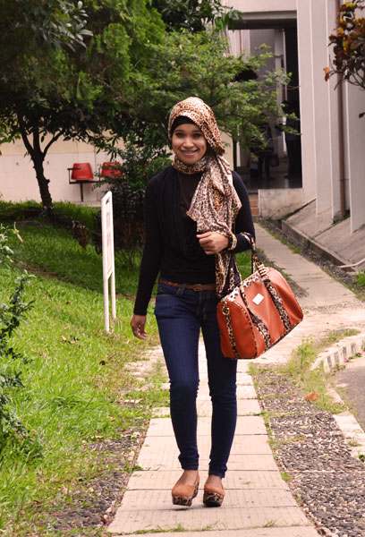 Style Hijab Shawl @Campus - Hellen Anggraeni 