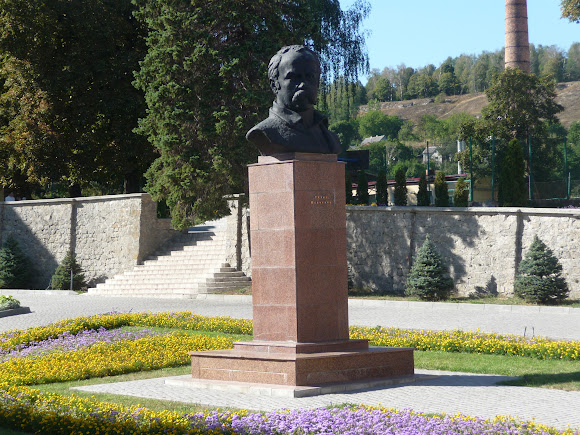 Кременець. Пам'ятник Шевченку