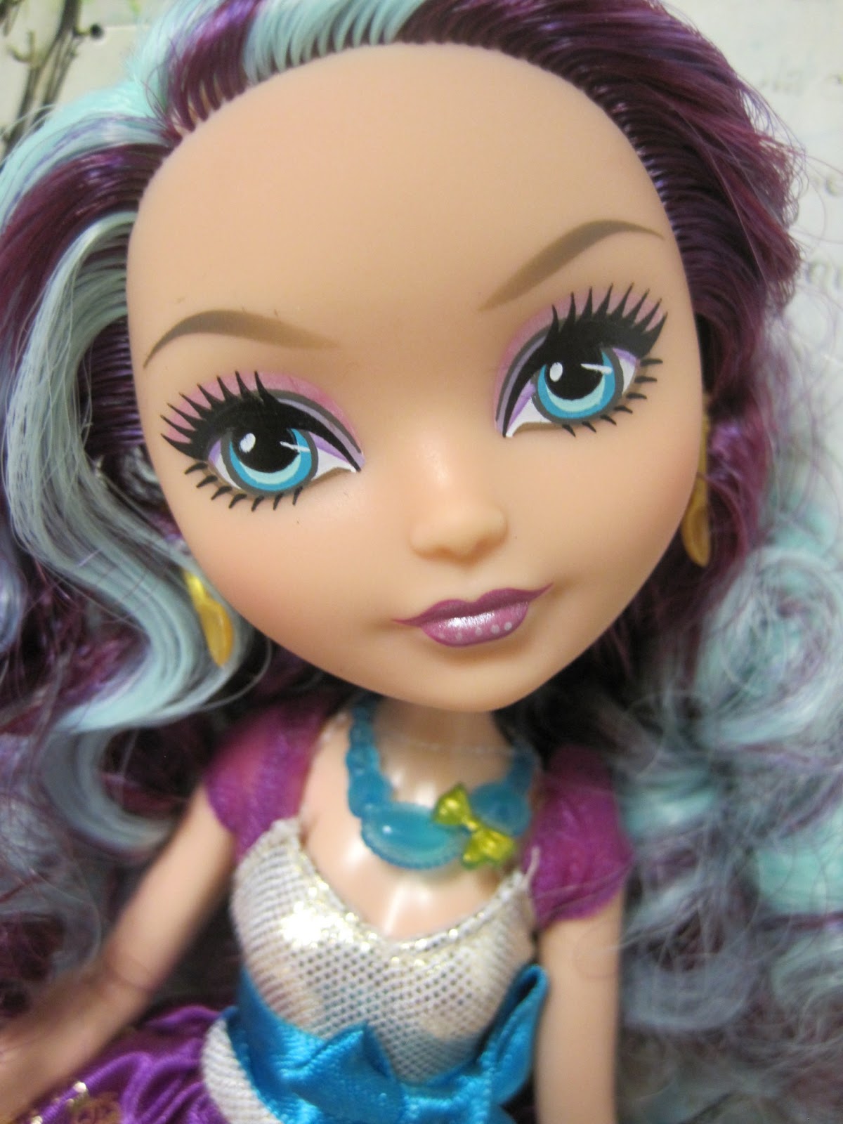 Never Grow Up: A Mom's Guide to Dolls and More: Ever After High