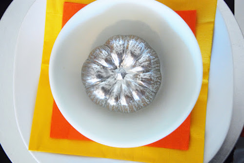 metallic pumpkin place setting