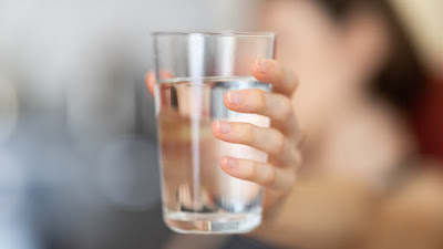 ¿Por qué beber agua si tienes Artritis Reumatoidea? Más movilidad, menos dolor