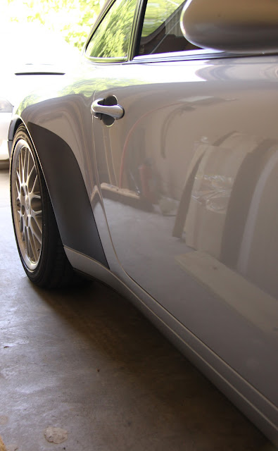 Porsche 993 with black magnetic rock guards.