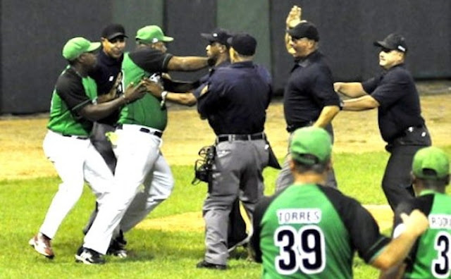 Los sucesos de violencia son comunes en el béisbol cubano, que por otro lado vive un momento crítico debido a la constante sangría de figuras que deciden jugar en ligas foráneas, la disfuncionalidad de su Serie Nacional y los problemas en el desarrollo de las categorías inferiores