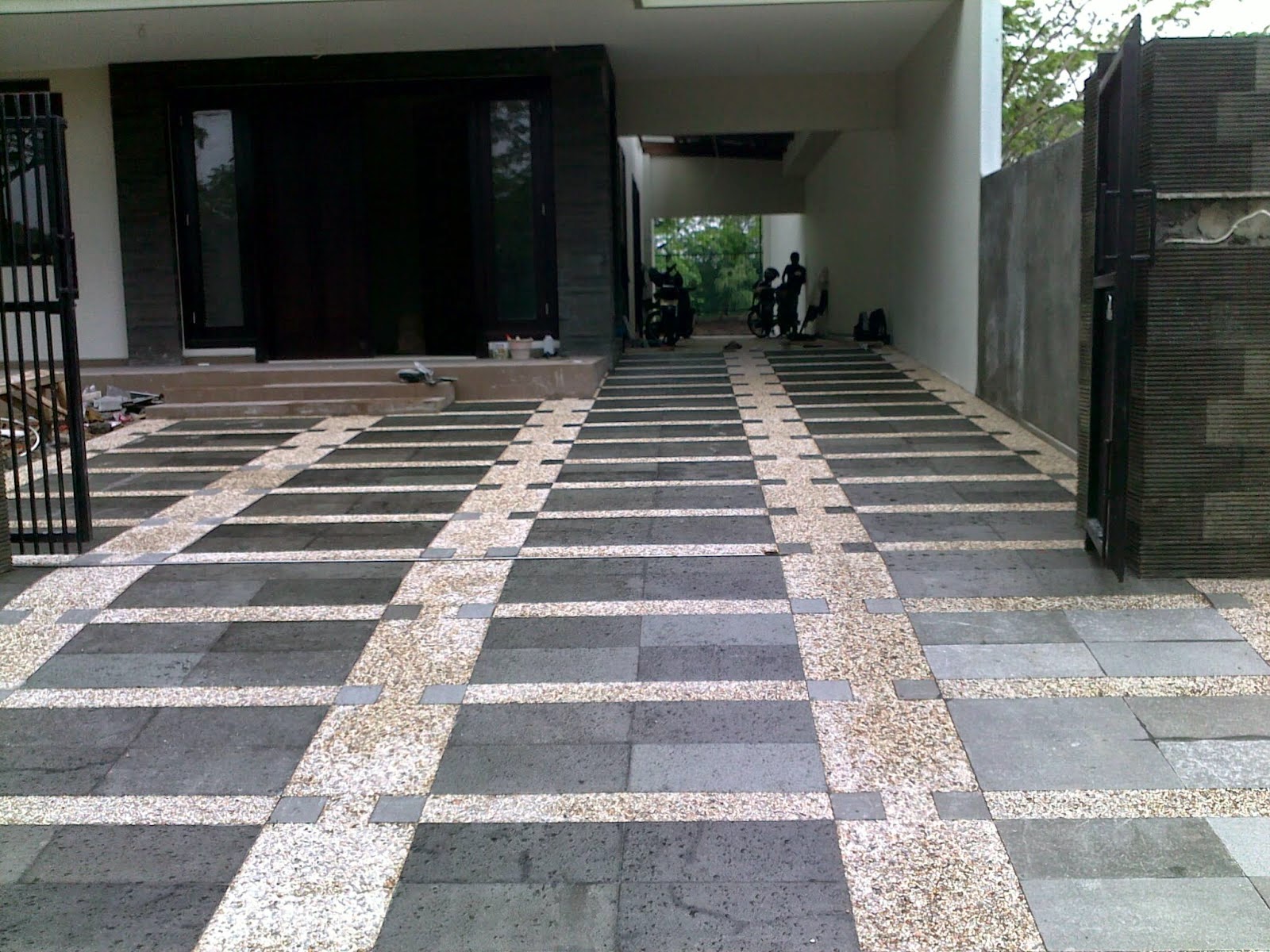 Desain Rumah Dengan Batu Alam Hitam Di Bogor