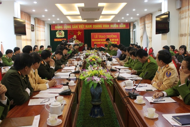 Lãnh đạo tỉnh Hà Tĩnh khen thưởng cho Ban chuyên án - Báo Giao thông