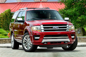 Front 3/4 view of 2015 Ford Expedition Platinum