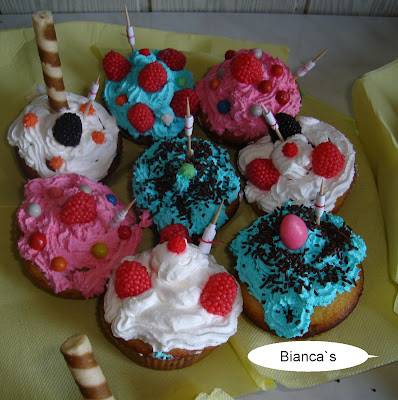 Articole culinare : Muffins-i decorati (Cupcakes)