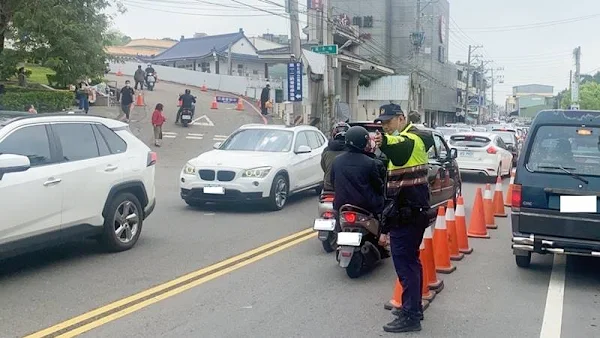 清明連假掃墓交通疏導管制　彰警加強公墓違停拖吊