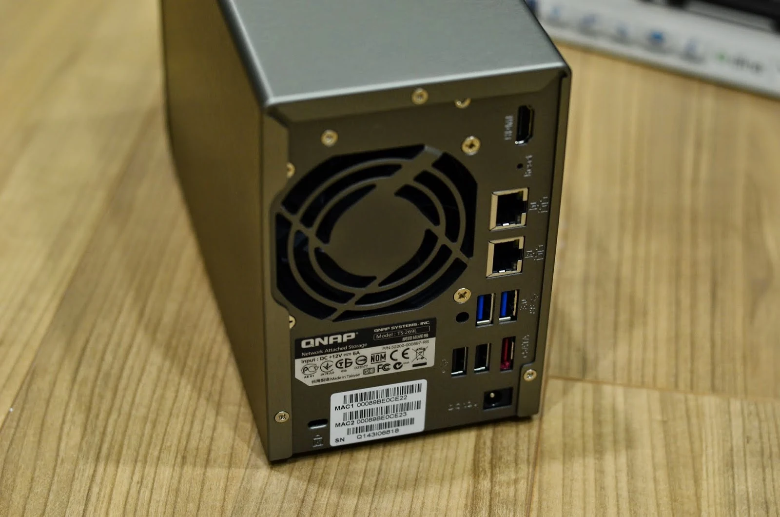 ＱＮＡＰ - Turbo NAS TS-269L 外觀背面