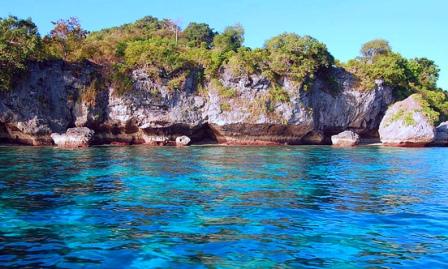  Di kota Sorong ini memang banyak pantai pantai yang memiliki spot bagus dan sebagian masi Pulau Buaya Wisata Papua Barat Dengan Pantai Yangi Alami