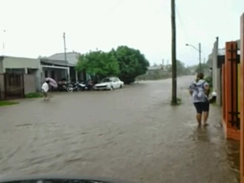 chuvas - rua livramento - paola moreira